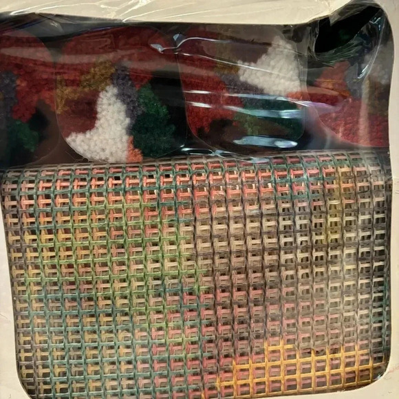 Needlecraft Christmas 16 Inch x 32 Inch Shaped Latch Hook Kit Saint Nick #4549 - Picture 5 of 7